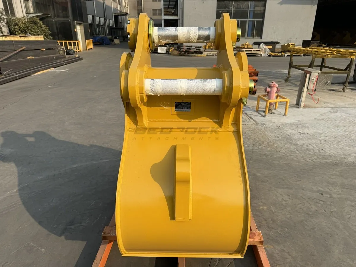 30in Heavy Duty Excavator Bucket fits CAT 330 Excavator D Linkage