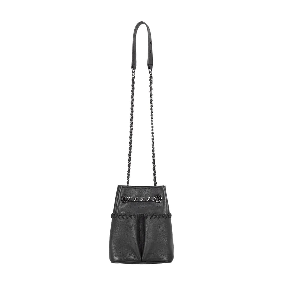 CLOE BLACK